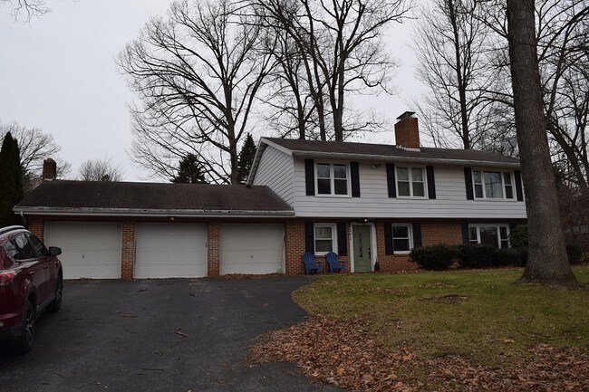 Building Photo - 2261 Red Oak Ln