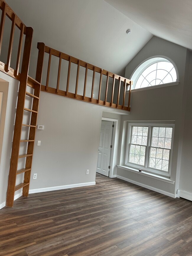 Building Photo - 1183 Kingstown Rd