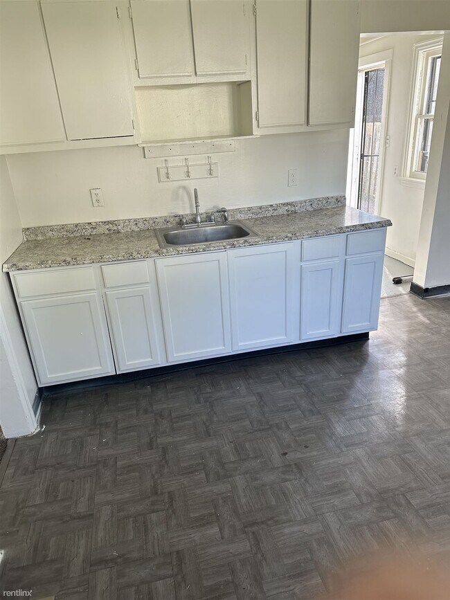 Building Photo - 3 br, 1 bath House - 25700 Leach