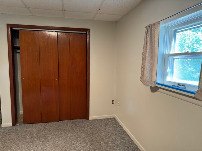 bedroom 2 - 204 W Hunt Ave