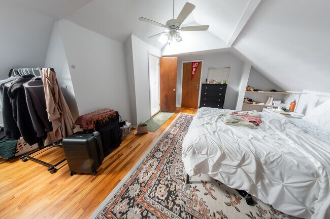 Foto del edificio - 1304 N Campbell Ave