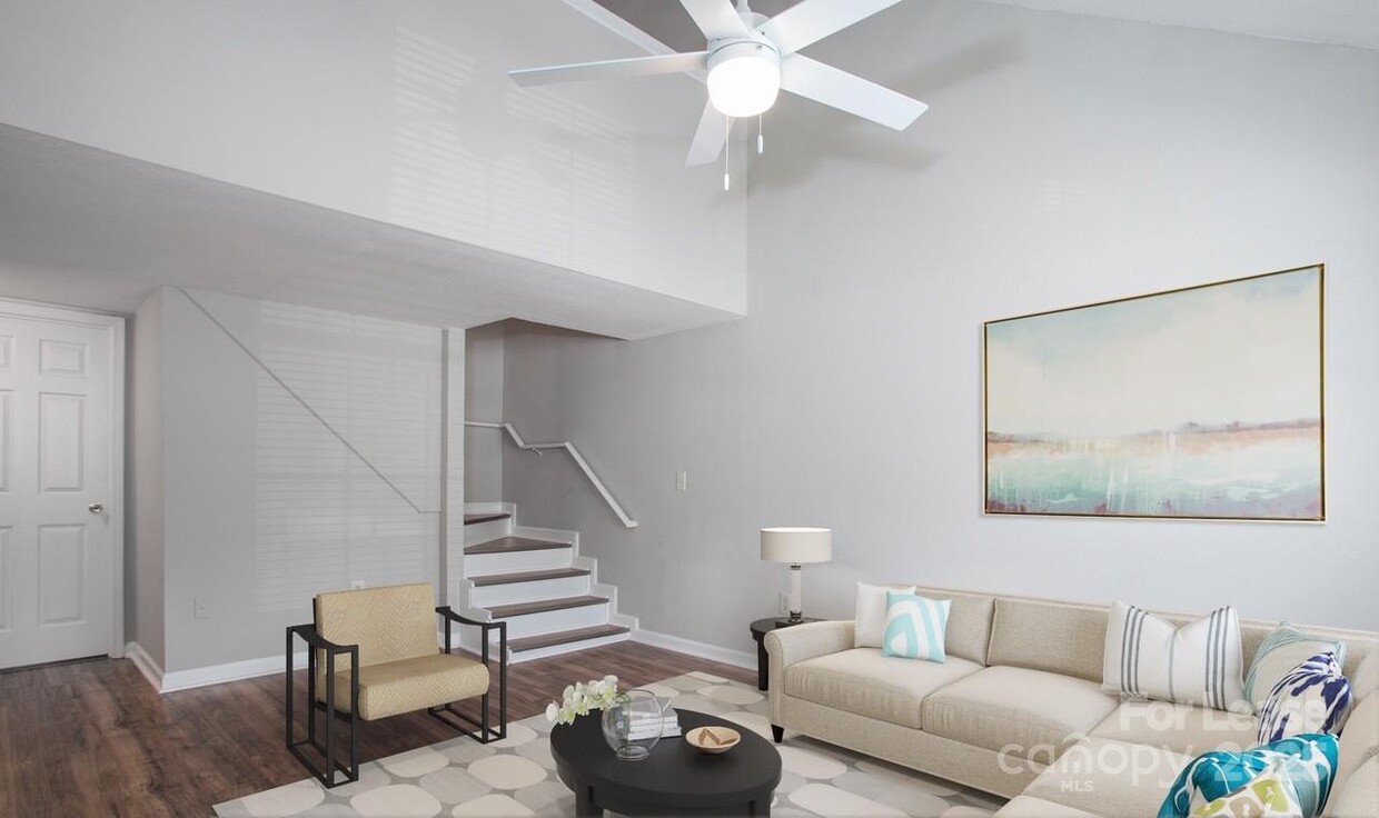 Foto principal - 319 Crown Point Dr