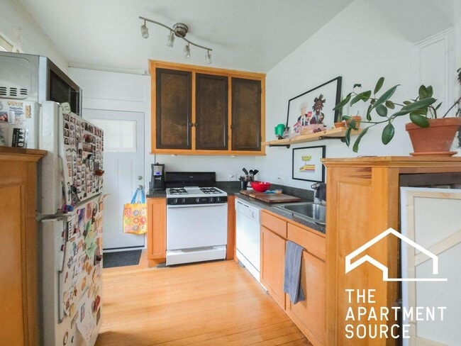 Photo - 4501 North Greenview Avenue #2E Apartment