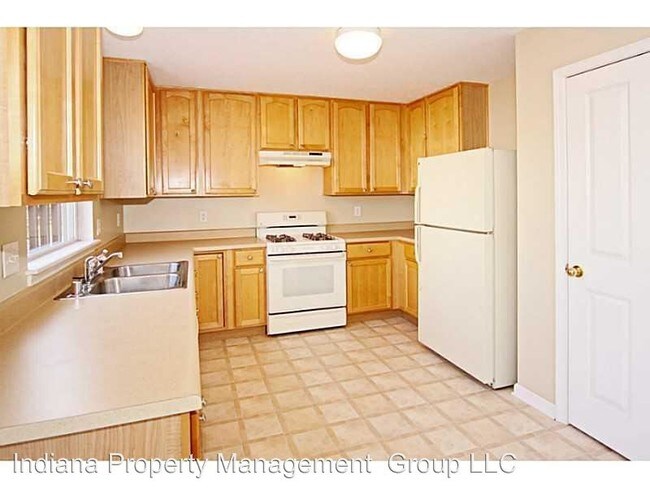 Building Photo - 304 E Clear Lake Ln