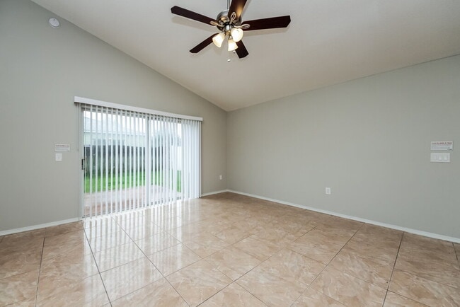 Building Photo - 2160 Jessa Dr