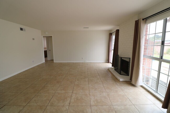 Foto del edificio - 4/Bedroom  Home for Lease in West Hills!