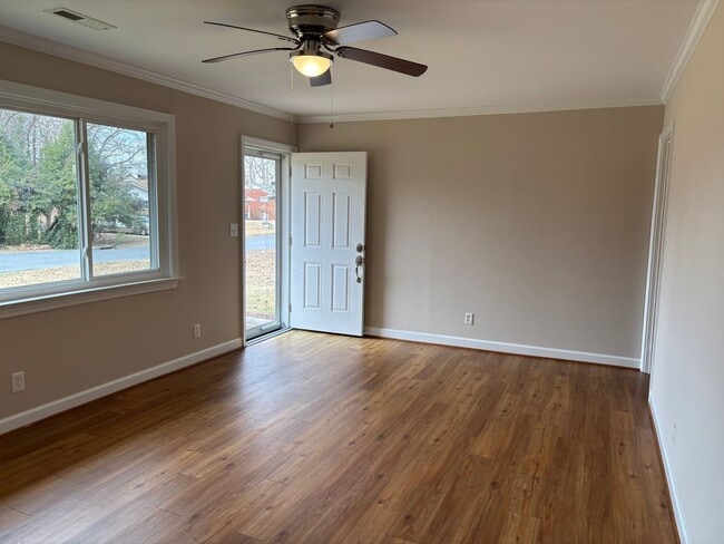 Foto del edificio - 4 bed, 2 bath brick home located in Asheboro