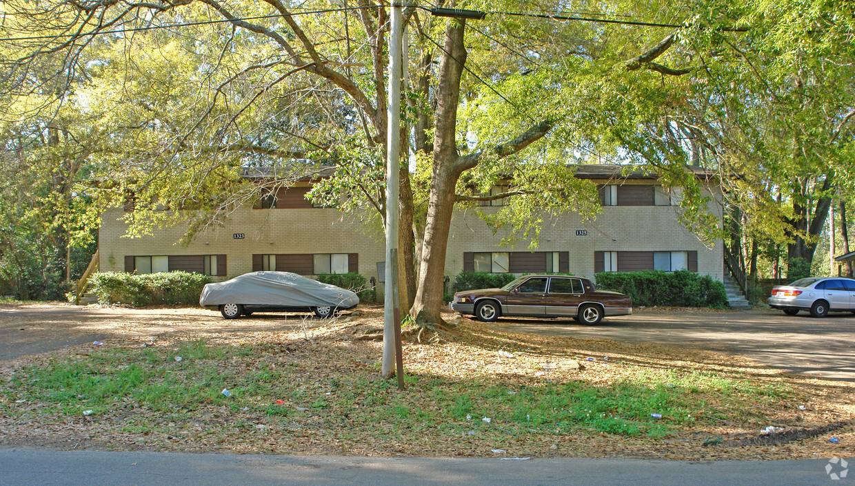 Foto del edificio - 1323-1325 Charlotte St