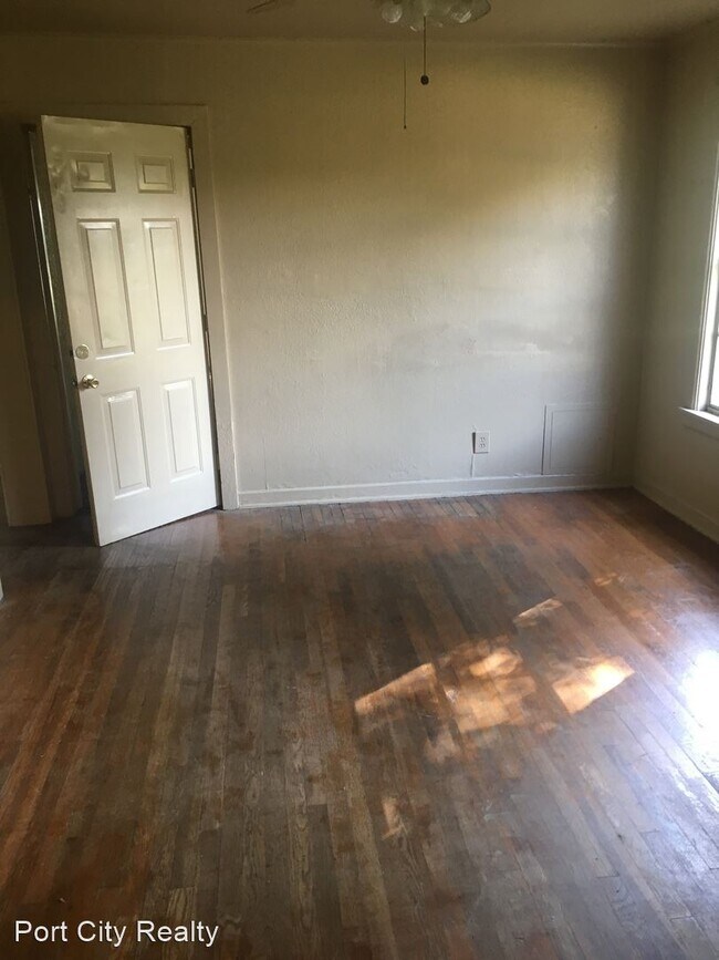 Building Photo - 3 br, 1 bath House - 1216 St. Charles St