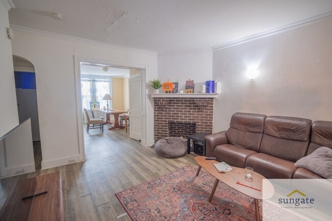 Building Photo - 213 E 33rd St