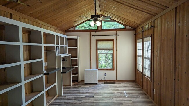 Building Photo - Adorable 1BD/1BA Tiny Home in the Isis Cov...