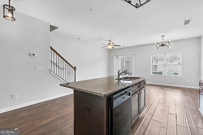 Building Photo - 1969 Old Dogwood