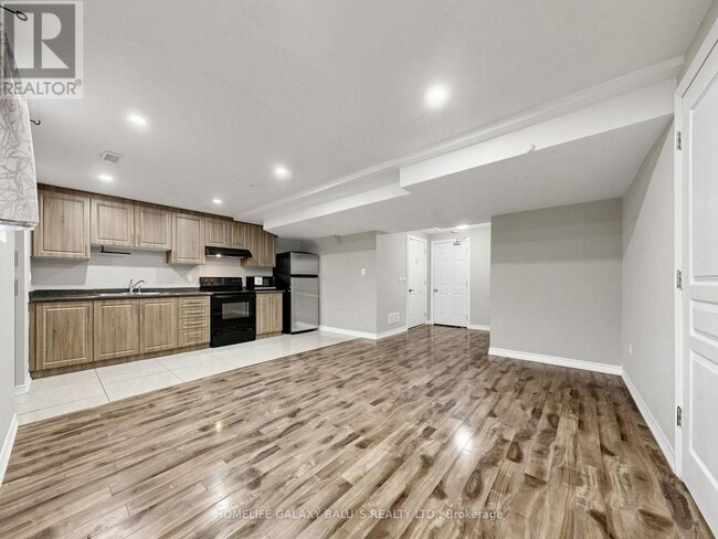 Building Photo - 562 Nairn Circle