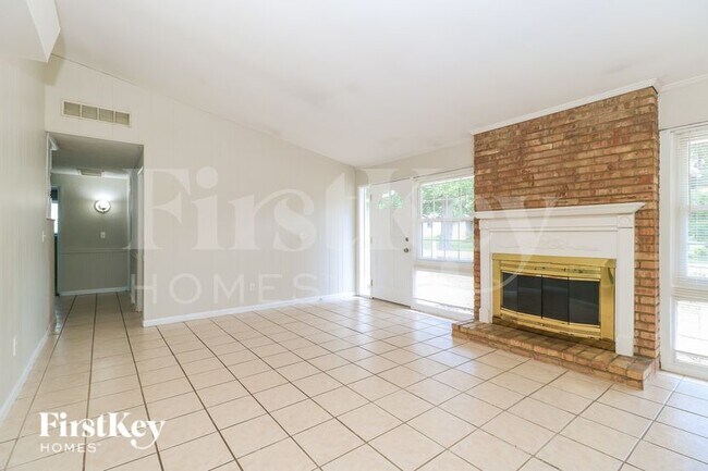 Foto del edificio - 445 Ridge Dr