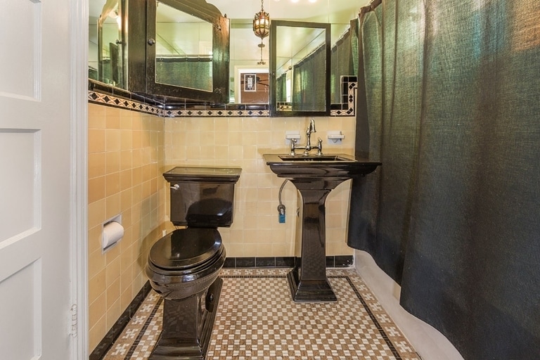 Interior Photo - 643 S Cochran Ave