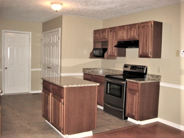 Building Photo - 703 Williamsburg Drive