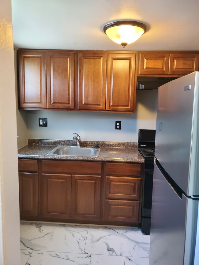 Kitchen - 2427 Iverson St