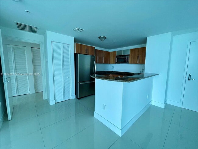 Foto del edificio - 300 S Biscayne Blvd