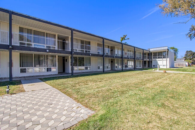 Building Photo - Altitude Apartments East