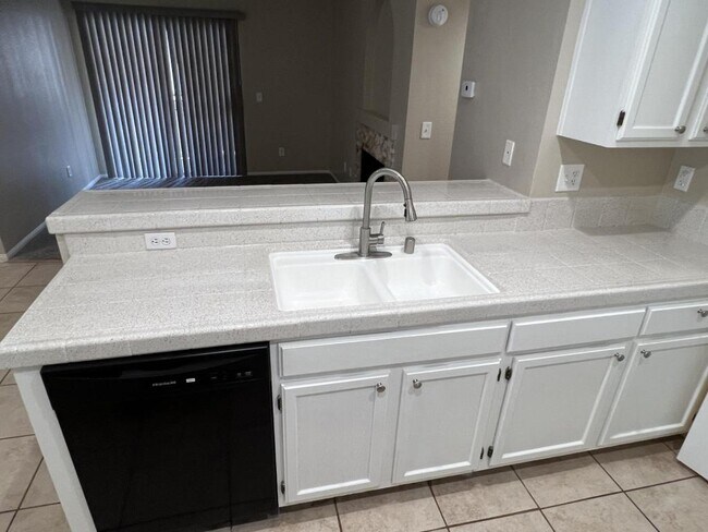 Foto del edificio - 7570 W Flamingo Rd