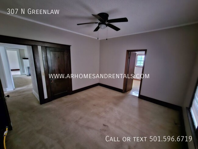 Building Photo - 307 N Greenlaw| $995 | 3 Bed | 2 Bath