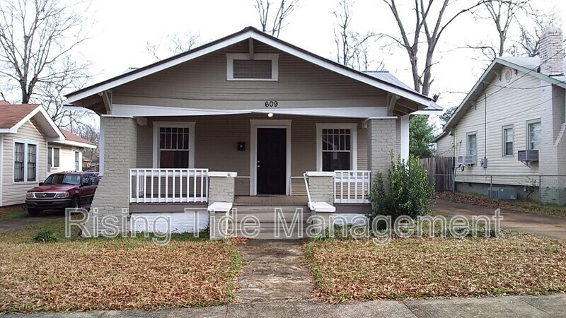 Primary Photo - 609 16th Pl SW