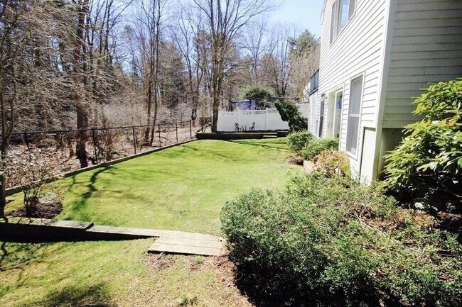 Foto del edificio - 25 Upson Rd