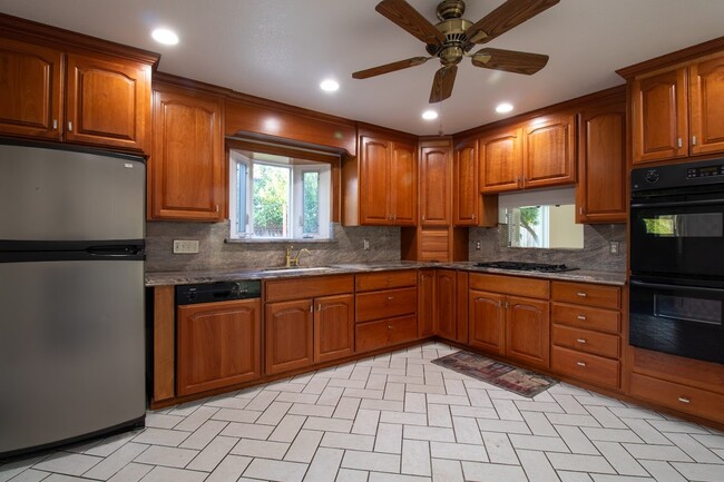 Remodeled kitchen with ample cabinet space - 138 Piedmont Ct