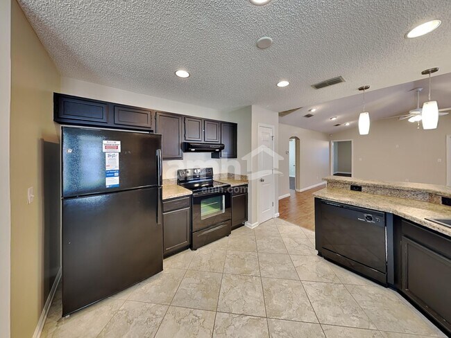 Foto del edificio - 3139 Wavering Ln