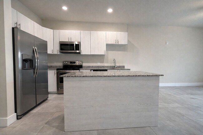 Foto del edificio - 3221-3409 SW 8th Pl