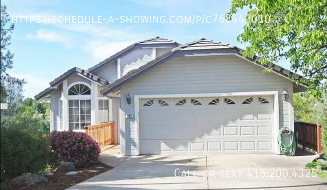 Building Photo - Don't miss out on this 2bd 2ba duplex in t...