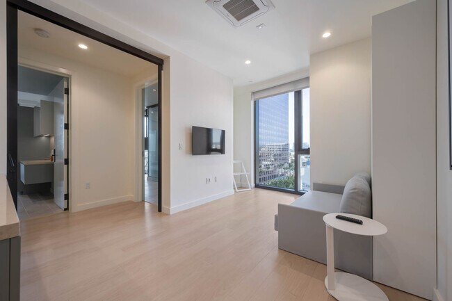 Building Photo - 6401 Wilshire Blvd