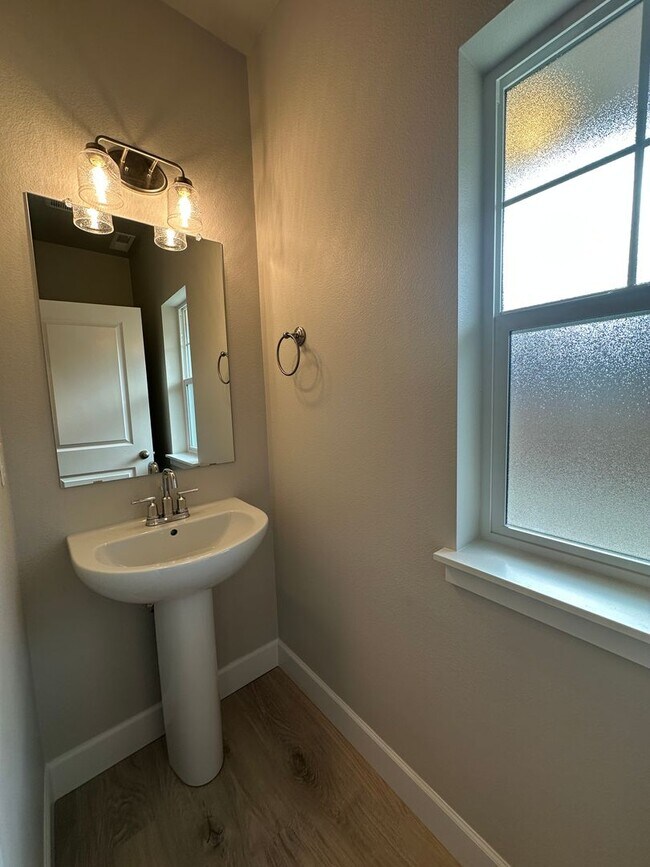 Building Photo - Brand New 3 Bedroom / 2.5 Bathroom Home in NW Redmond OR