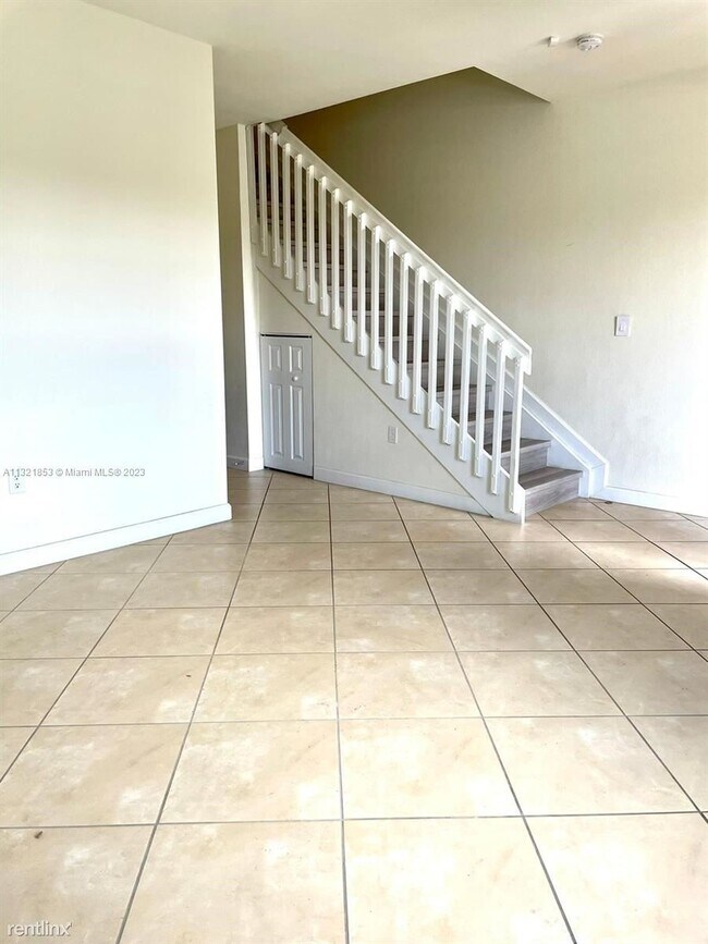 Building Photo - 2 br, 2.5 bath House - 9254 W 33rd Ln