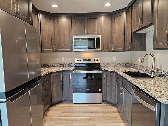 Building Photo - Brand New 3Bed, 2Bathroom Pons Unit With AC