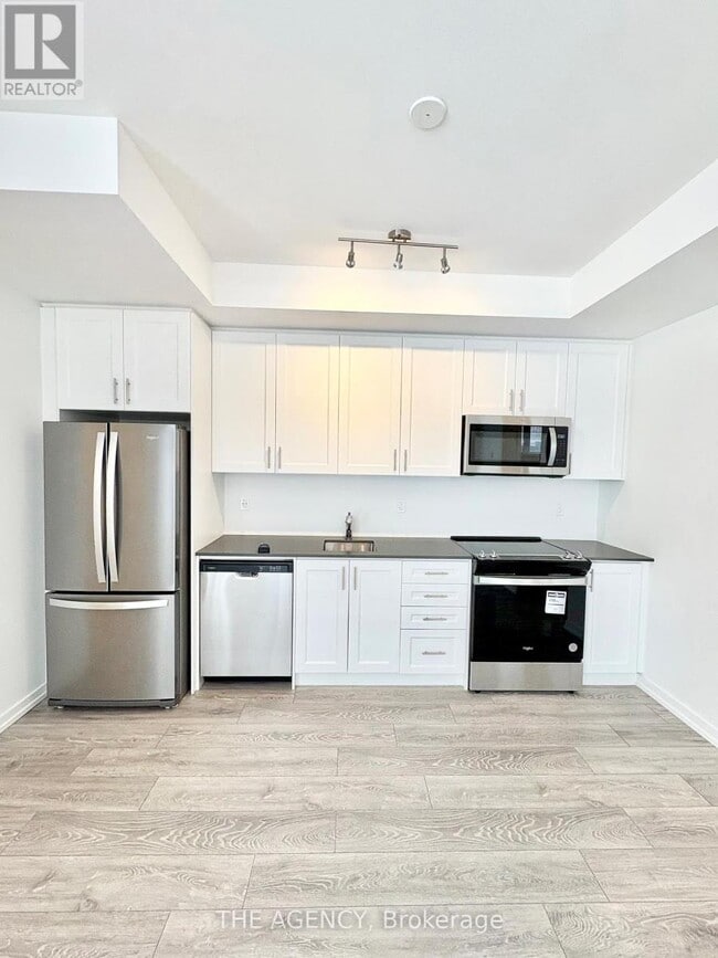 Building Photo - 14 Lytham Grn Cir