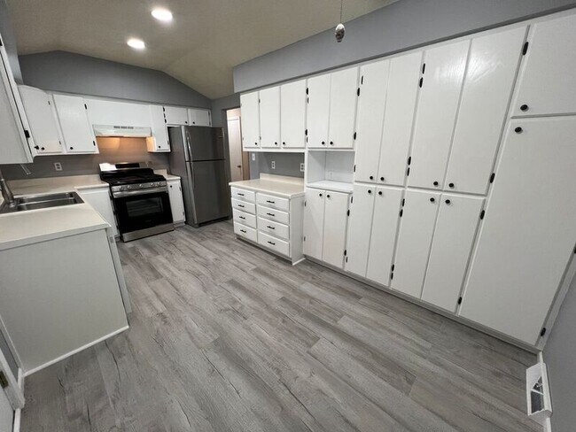 Foto del edificio - 2108 N York St