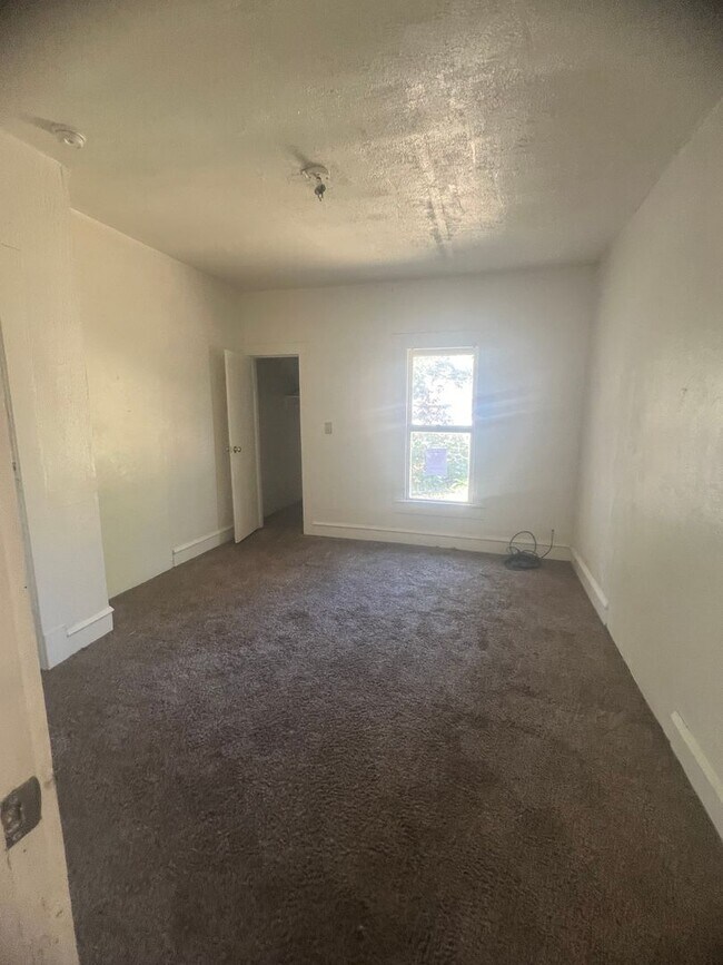 Building Photo - Waco home 2/1