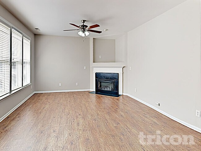 Foto del edificio - 376 Collinsworth Dr