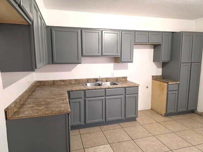 Photo - MOVE-IN READY 3 BEDROOM WITH $250 BONUS – ALL TILE & CENTRAL AIR OFFERING $250 GIFT CARE AFTER SU... Apartment
