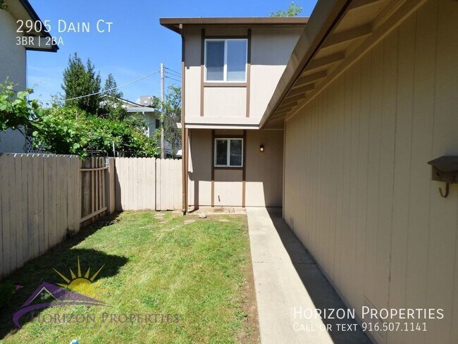 Building Photo - 3 Bed 1.5 Bath Two-story Duplex in Rancho ...