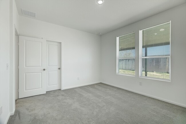 Foto del edificio - 511 Louis Ln