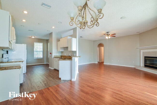 Building Photo - 533 Terranova Cir