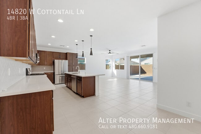 Foto del edificio - 14820 W Cottontail Ln