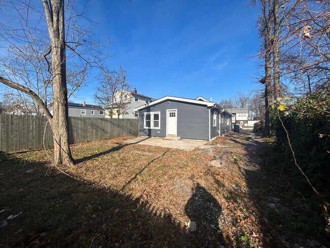 Building Photo - 1602 Heck Ave