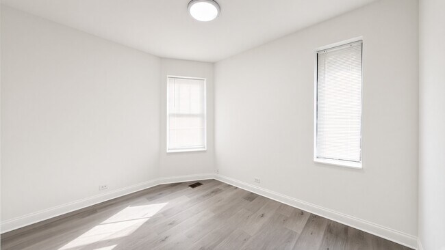 Foto del edificio - 4832 N Winthrop Ave