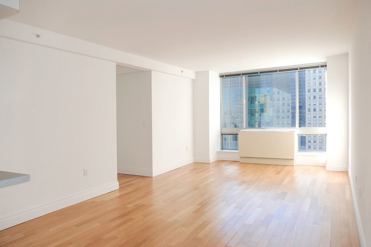 Foto principal - 150 E 44th St