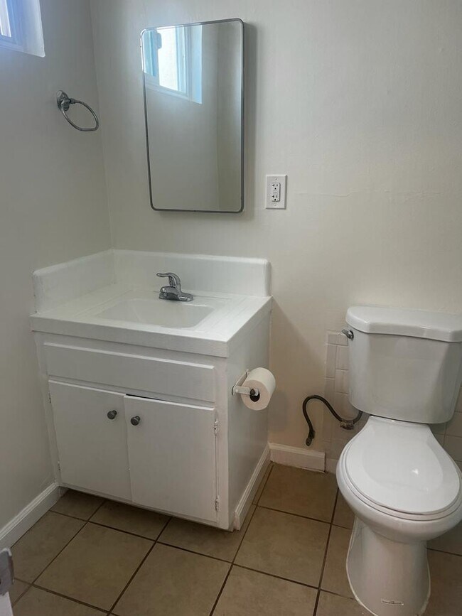 Foto del edificio - 161 W Channel Rd