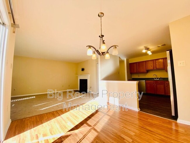 Building Photo - 819 Dewees Pl