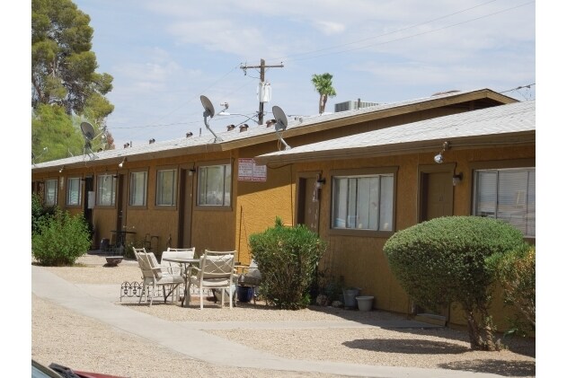 Foto del edificio - Country Manor